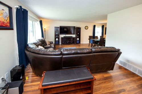 5338 Mulberry Dr, Greendale WI 53129-1426 exterior