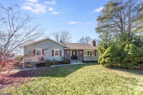 15 Reynolds Ave, Parsippany, NJ 07054-3323