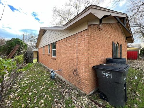3404 Royal Crest Dr, Fort Worth, TX 76140-2711