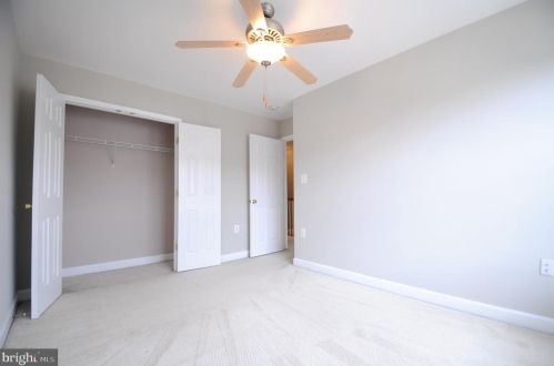 209 Hawks View Sq, Leesburg VA  20175-4103 exterior