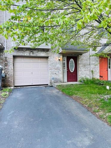 2585 Chestnut Ln, Easton, PA 18040-7892