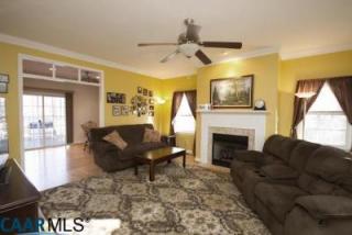 831 Jefferson Dr, Bybee, VA 22963-3310