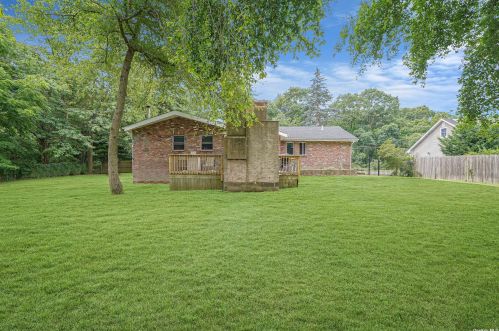 195 Franklin Rd, Oakdale NY  11769-2243 exterior