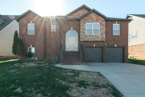 1562 Cobra Ln, Clarksville, TN 37042-0706