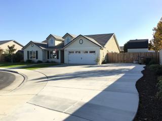 10409 Cape Hatteras Dr, Bakersfield, CA 93314-8099