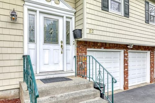 22 Hickory Ln, Garnerville NY  10923-1906 exterior