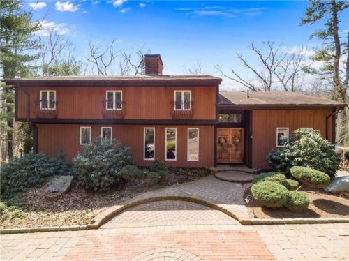565 Nate Whipple Hwy, Cumberland, RI 02864-3357