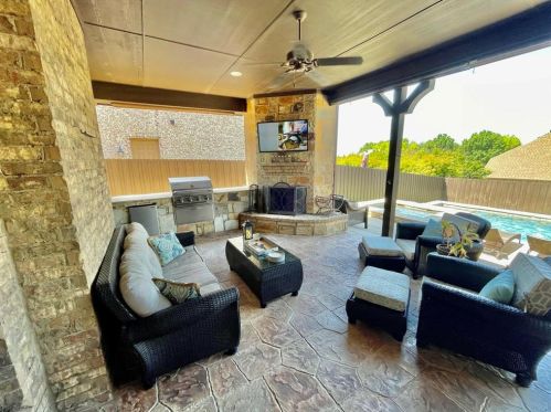8517 High Point Ct, Fort Worth, TX 76182-8384