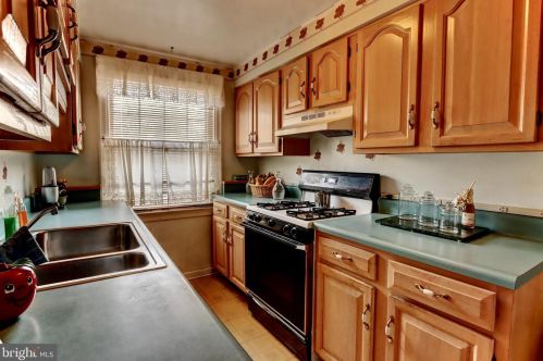 2453 Mercer St, Harrisburg PA  17104-2132 exterior