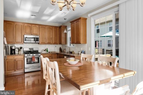 6504 Riverfront Dr, Palmyra NJ  08065-2145 exterior