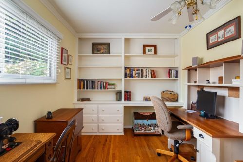 1873 Los Encinos Ave, Glendale CA  91208-2221 exterior