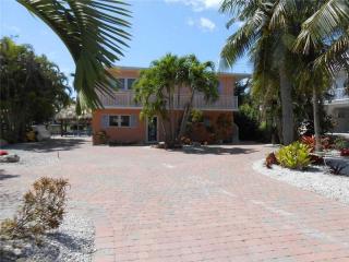 126 Bessie Rd, Plantation Key, FL 33070-2304