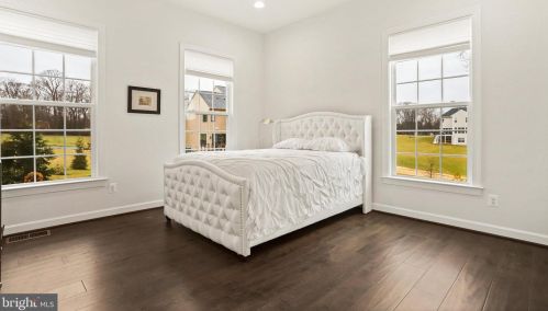 10244 Forest Lake Dr, Great Falls VA  22066-3609 exterior