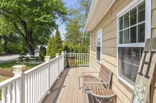 16 Dumaine Ave, Nashua NH  03063-1033 exterior