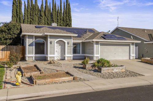 2113 Goldstone Way, Riverbank, CA 95367-9609
