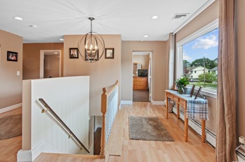 49 Roderick Rd, West Islip NY  11795-2632 exterior
