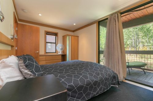 3066 Silver Strike, Truckee CA  96161-4208 exterior