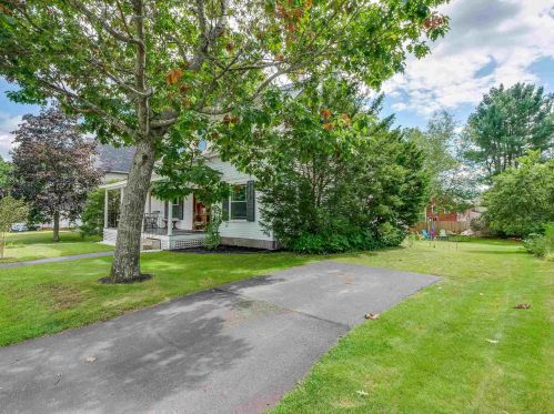 41 Mast St, Goffstown, NH 03045-1711