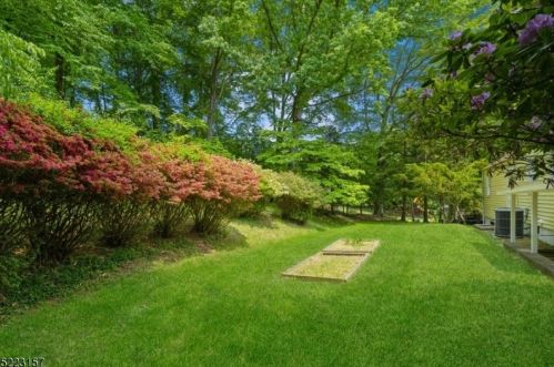 27 Dogwood Rd, Greystone Park NJ  07950-1918 exterior