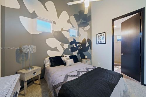 4828 Peninsula Dr, Daytona Beach FL 32127-7203 exterior