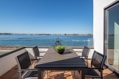 3535 Riviera Dr, San Diego CA 92109-6641 exterior