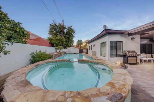 51705 Avenida Madero, La Quinta CA  92253-3114 exterior