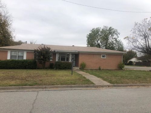 4025 Field St, Fort Worth, TX 76117-2303