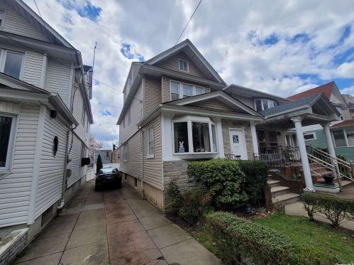 10226 Park Ln, Jamaica, NY 11418-1131