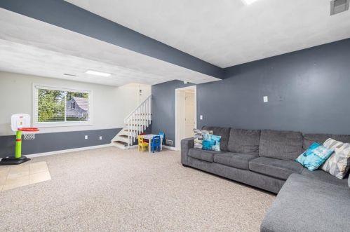 86 Hilltop Dr, Providence RI  02919-3013 exterior