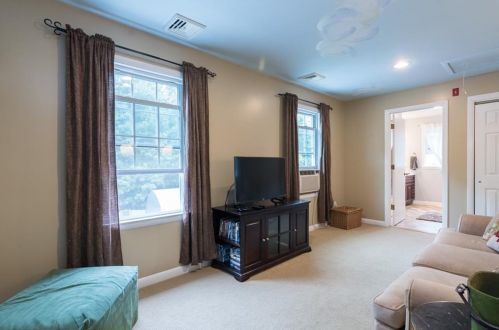 135 Brookside Dr, North Kingstown RI  02852-2005 exterior