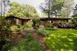 3 Olde Lantern Ct, Montvale, NJ 07645-1014