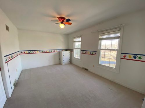 1947 Glen Oaks Ln, Thiensville WI  53092-2903 exterior