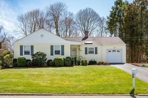 17 Rogers Dr, New Rochelle, NY 10804-1012