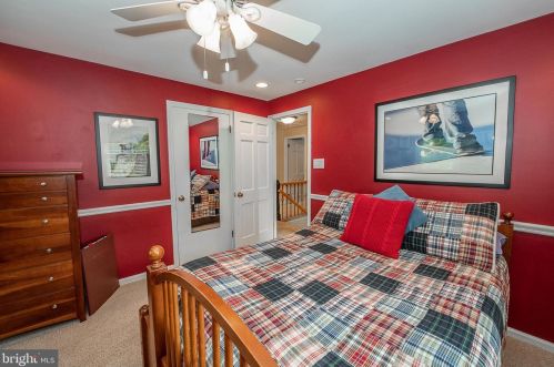 614 Westwind Dr, Berwyn PA  19312-1144 exterior