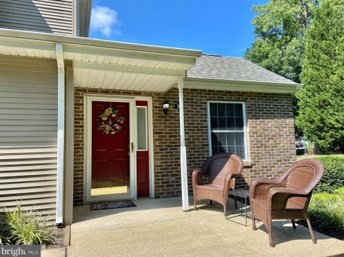 16 Cartwright Ct, Wilmington, DE 19804-2953