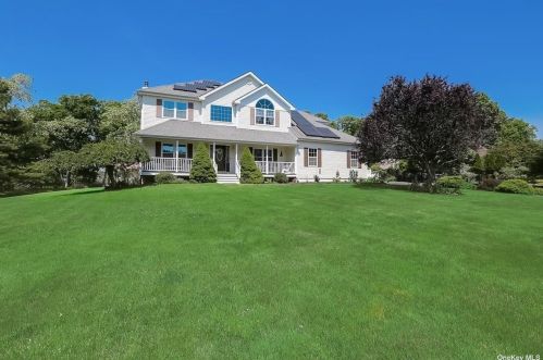 88 James Hawkins Rd, Moriches, NY 11955-1808