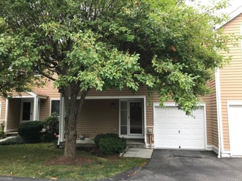 86 Farm Lake Crescent Rd, Chappaqua NY  10514-3718 exterior