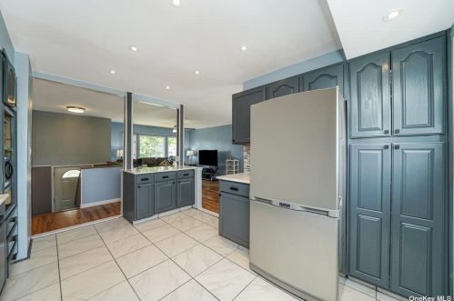 452 Outlook Ave, Babylon NY  11704-4312 exterior