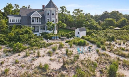 250 Asharoken Ave, Northport, NY 11768-1160