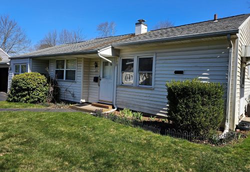 237 Side Dr, Wallingford, CT 06492-3920
