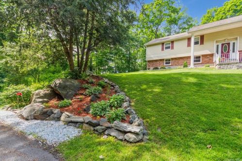 1318 Williams Dr, Shrub Oak, NY 10588-1023