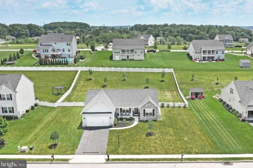 48 Kaitlyn Dr, Hanover, PA 17331-7868