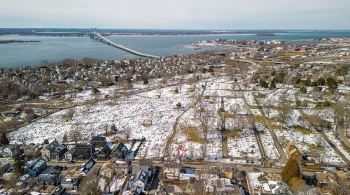 23 Warner St, Middletown, RI 02840-2043