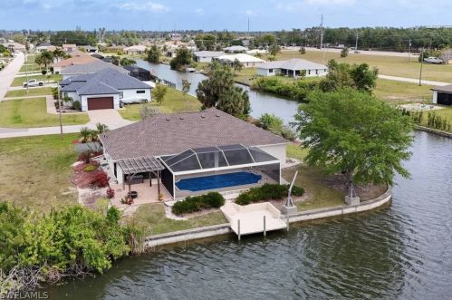 32 15th St, Cape Coral, FL 33991-8029