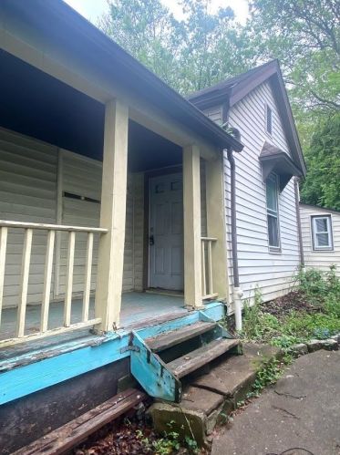 4570 Hamilton Ave, Cincinnati OH  45223-1777 exterior