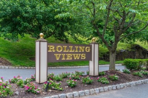 16 Winding Way, West Paterson, NJ 07424-2665
