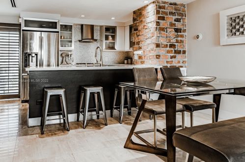 6785 Brookline Dr, Hialeah, FL 33015-2441