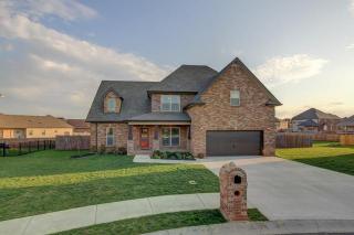 384 Waylon Ct, Clarksville, TN 37043-1569