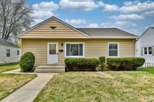 3281 68th St, Milwaukee, WI 53219-4005