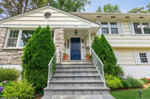 102 Mountain Ave, New Rochelle, NY 10804-4722